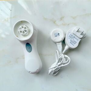Clarisonic Mia Sonic Skin Cleansing System w/ magnetic charging adapter